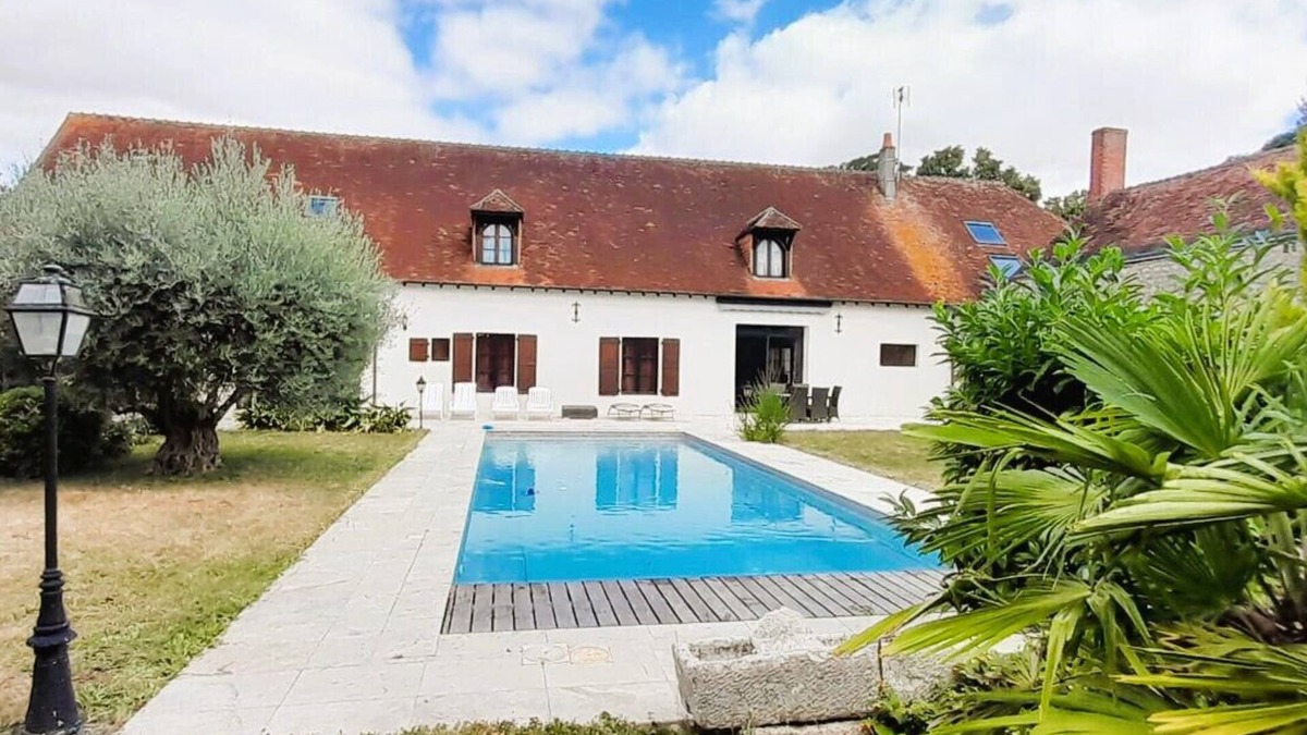 Levroux House | Le Chai - 14-person villa with swimming pool in the heart of Levroux