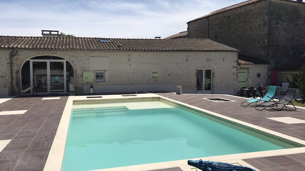 Gensac-la-Pallue House | Le Chai" 3 stars