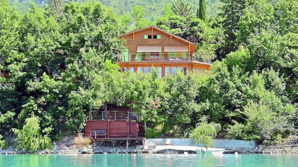 Saint-Julien-du-Verdon Villa | "Le Chalet de Limaginaire" . le Paradis!