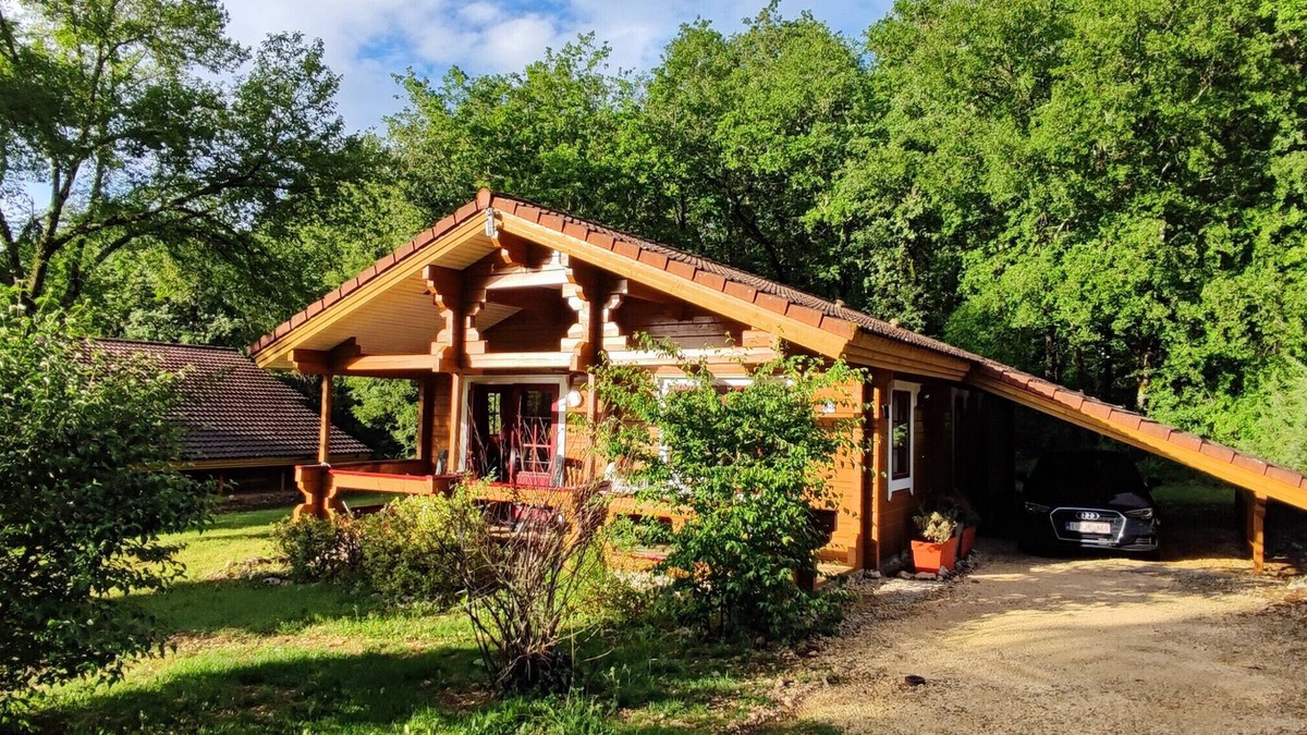 Mauroux House | Le Chalet Le Roy in Mauroux – Relaxation, Nature & Family Fun!