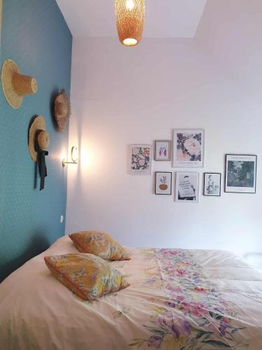 Saint-Vaast-la-Hougue House | Le chambre du Clos Giot