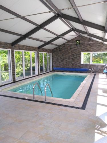 (le) Mesnil Hue House | Le champ bourdon
