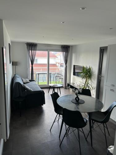 Sainte-Cecile-Plage Apartment | Le Channel