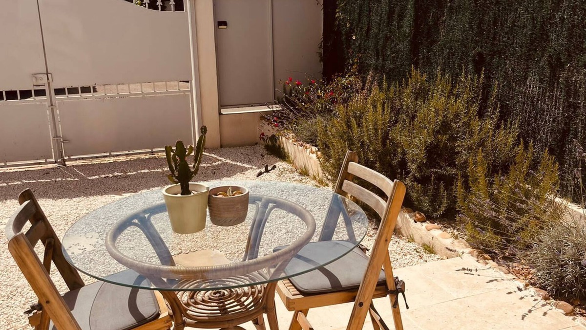 Fontvieille Bed & Breakfast | Le Chant des Oiseaux à 5mn du Centre du Village