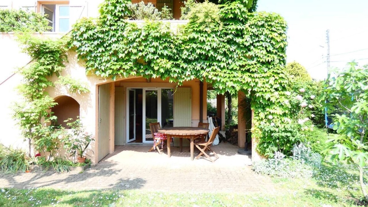 Francheville Le Bas House | Le Chantegrillet: Large studio + quiet garden
