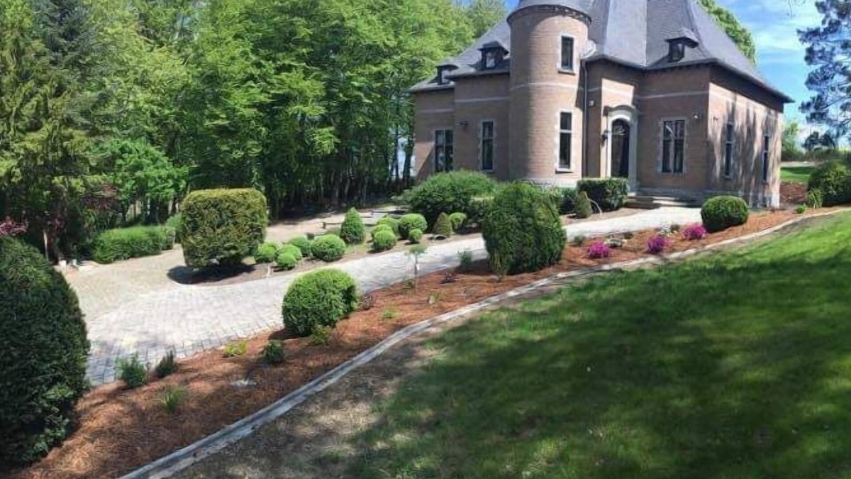 Montigny-le-Tilleul Bed & Breakfast | Le Chateau des Eglantines