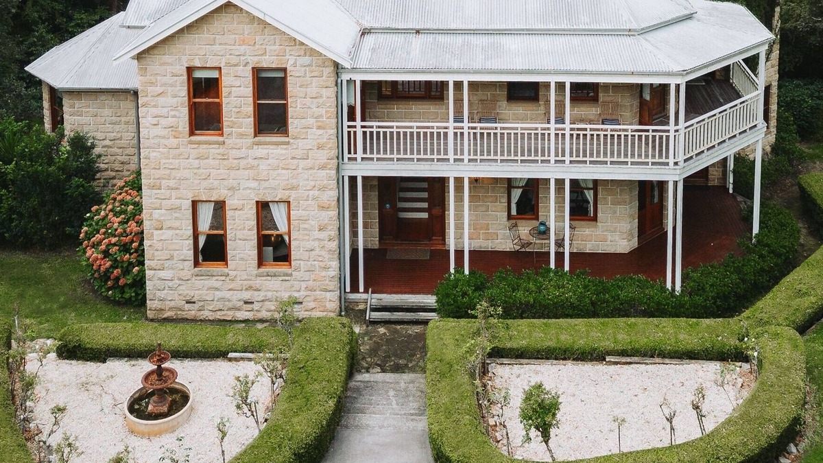 Holgate House | LE CHATEAU - POOL, Terrigal, Sleeps 18, Heated Spa, 8 Bedrooms, Acreage stay