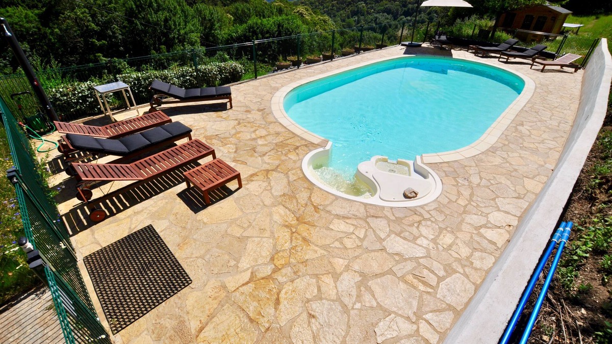 Riols Cottage | Le Chêne - stylish, family friendly gite with heated pool, playground and terraces