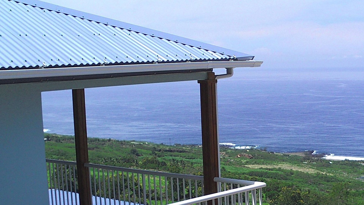 Piton Saint-Leu House | Le Choca bleu, quiet villa, covered terrace with magnificent ocean view
