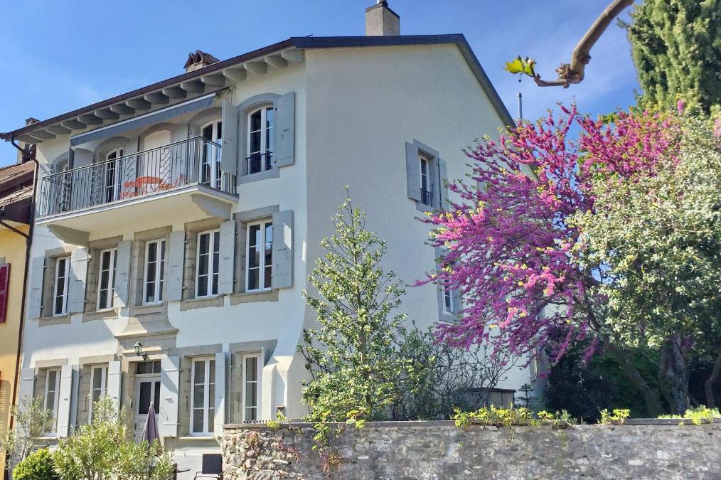 Perroy Apartment | Le Cinquante Quatre