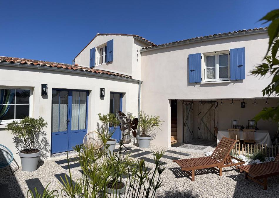 Saint Rogatien House | LE CLOS DE FLO 17
