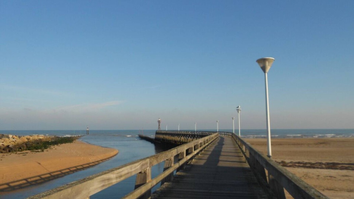 Basly Bed & Breakfast | Le clos de la Barre, close to the sea. Ideal for recharging your batteries and visiting