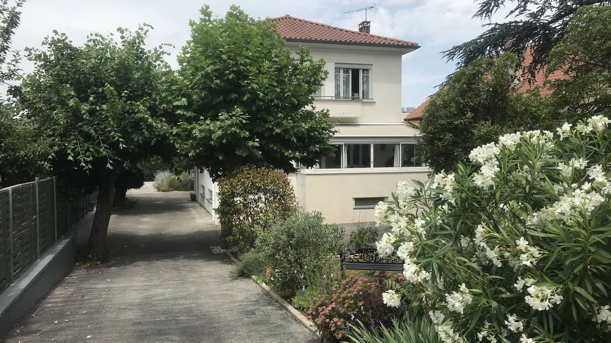 Romans-sur-Isere Bed & Breakfast | Le Clos de Musset, 2 ch-tele-garden-parking - Nature in the city