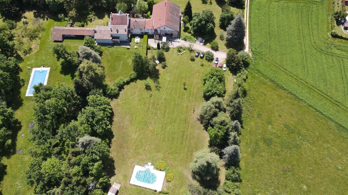 Marcollin House | Le Clos des Collières - 15 Sleeps - 5 Bedrooms - Private Pool & Park