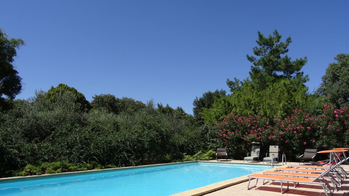 Saint-Dezery Cottage | Le Clos Massadau, former home of shepherd
