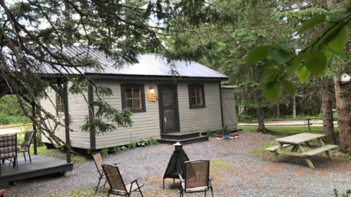 Saint-Luc-de-Bellechasse Ski Chalet | Le Coureur des Bois Spa 4-6 pers