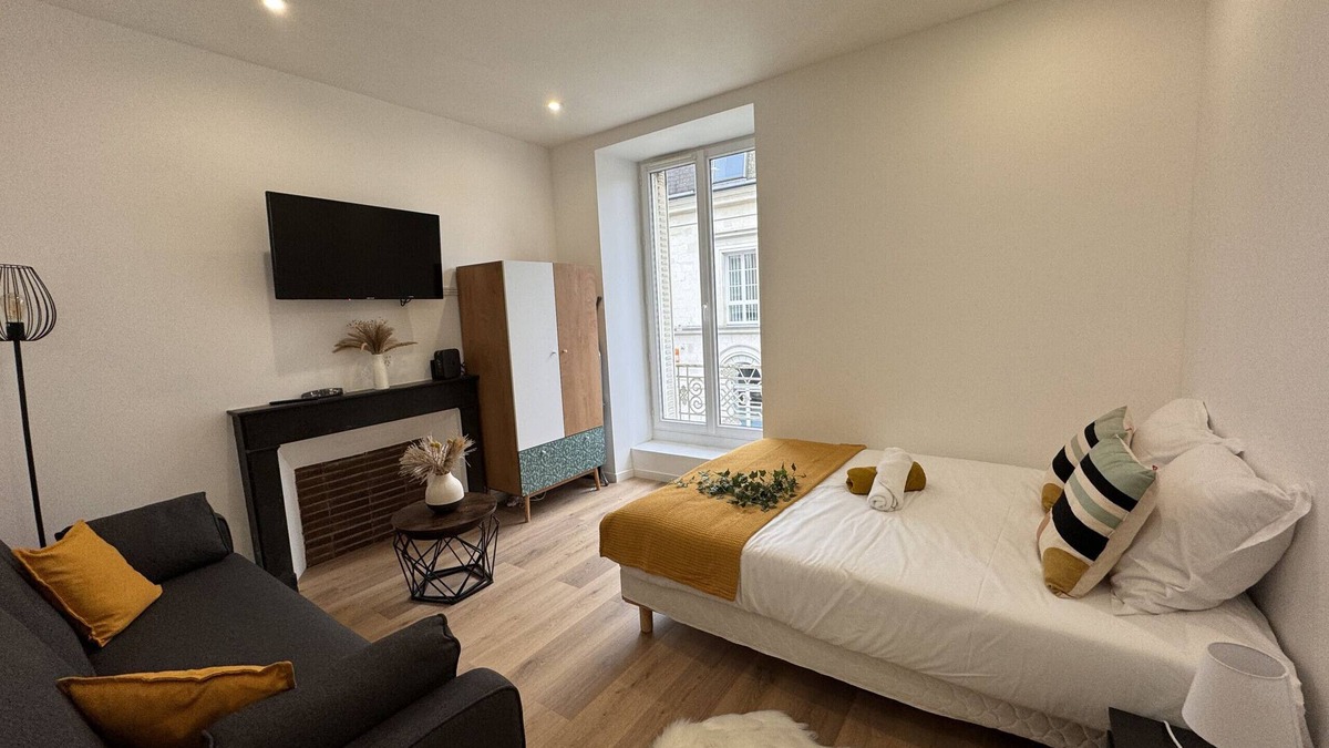 Ecommoy Apartment | Le Cocon-3p-Centre-Cosy