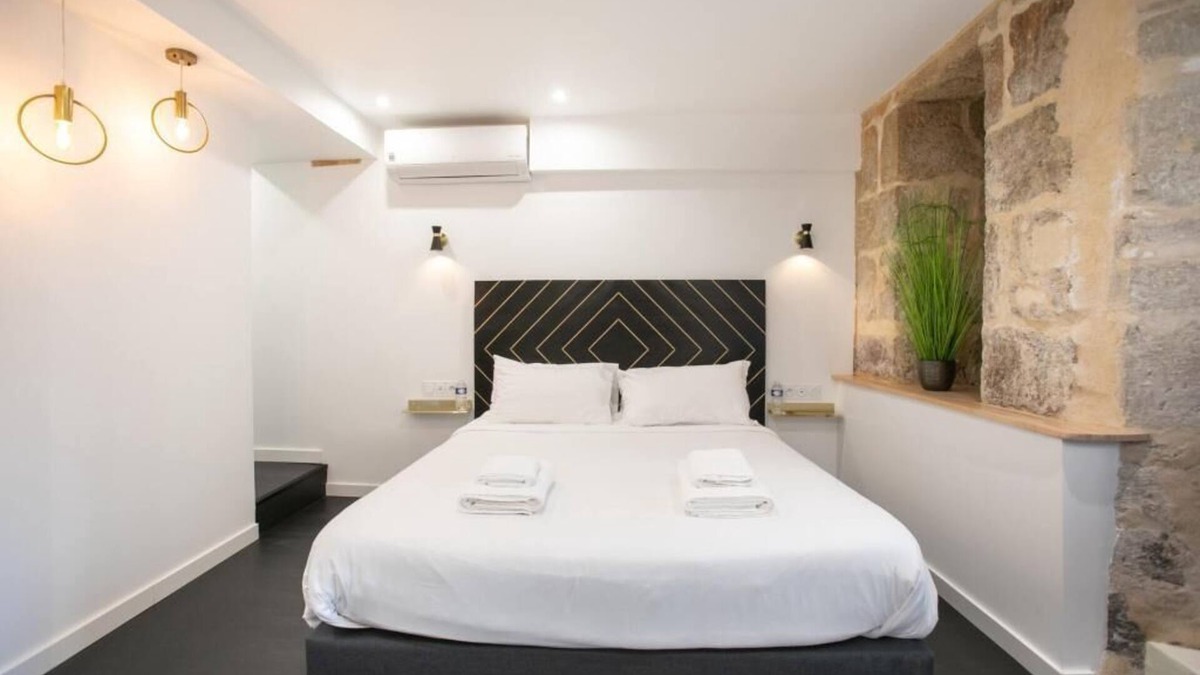 Perigueux Apartment | Le Cocon: At the Foot of Saint-Front Cathedral