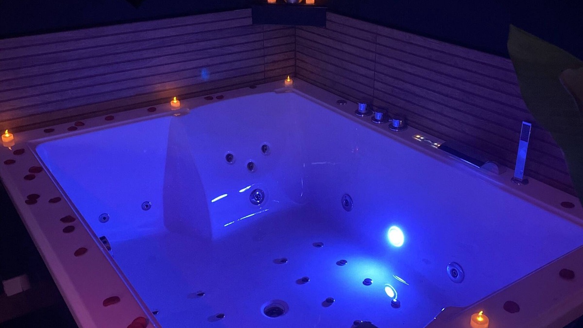 Port-sur-Saone Apartment | Le Cocon Doré Love Room Balnéothérapie