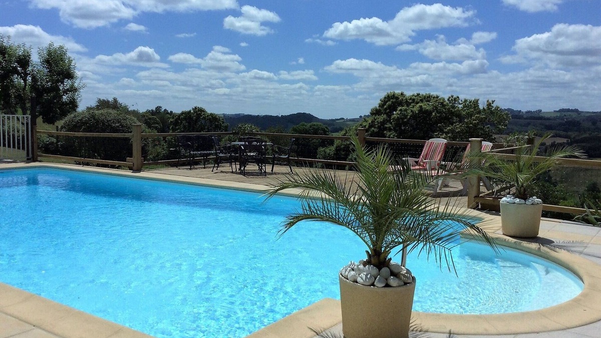 Junhac Apartment | le Coin Perdu Lagarde (Sleeps 4) 2 Bedrooms with 2 shower rooms 1 with ensuite.