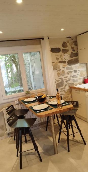 Route d'Arles Apartment | LE COSY Joli F2 proche gare, Arénes avec terrasse privée