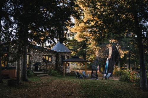 Saint Come Ski Chalet | Le Cozy de St-Come - Lake front- boats