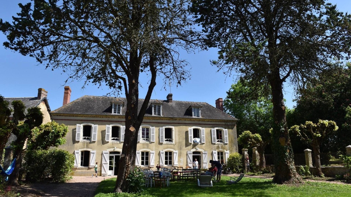 Sainte-Scolasse-sur-Sarthe House | Le Domaine du Ruisseau with swimming pool 18-35 persons
