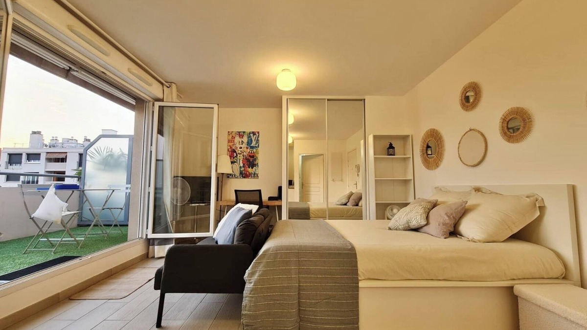 Republique - Tolstoi Apartment | LE Dedieu - Vue sur Fourvière