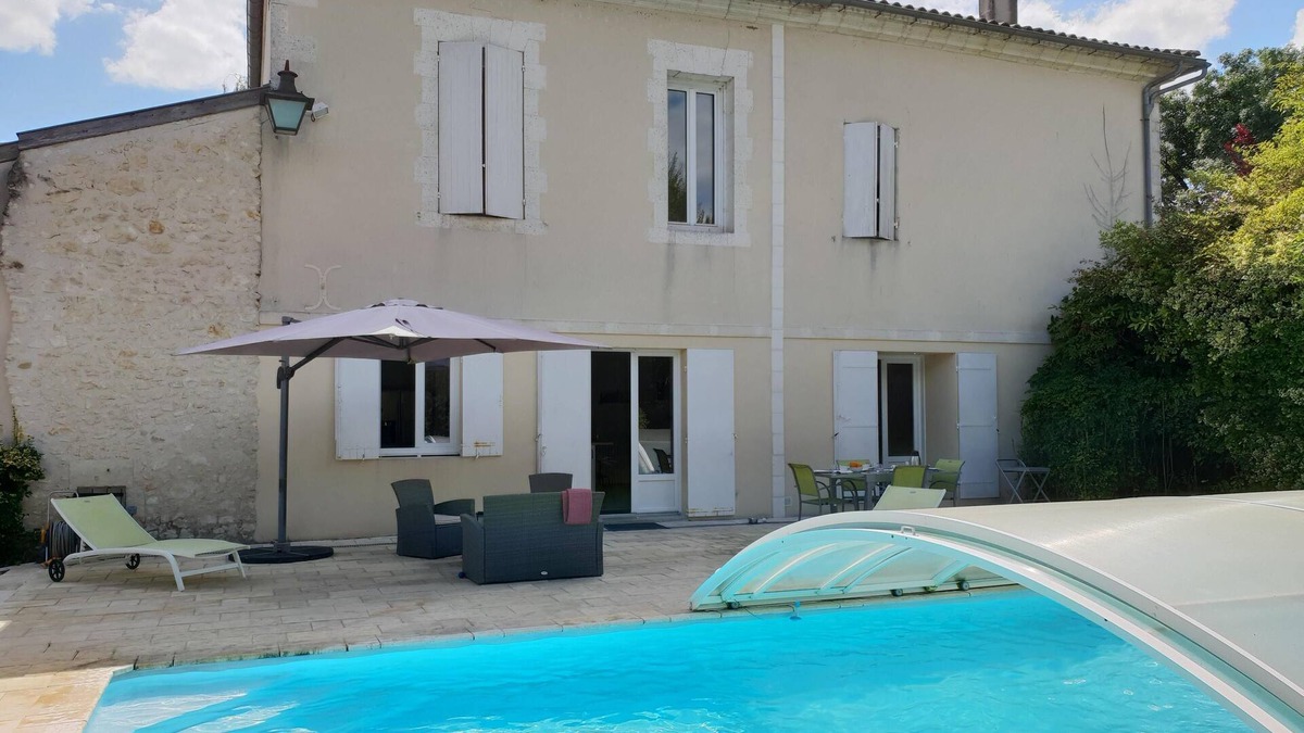 Pouillac House | LE DOMAINE DU HAUT PREAU-7 bedrooms-5 bathrooms, swimming pool, tennis court, petanque area