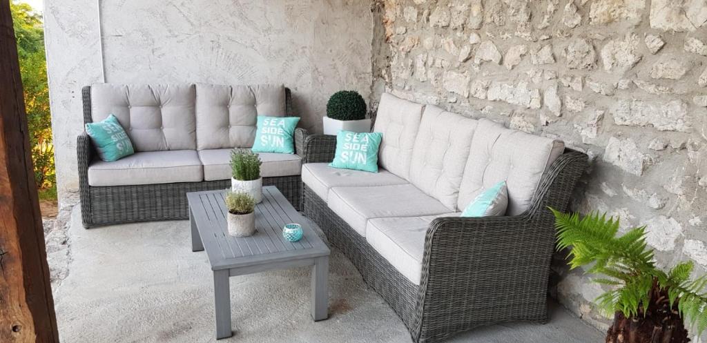 Saint-Victor-de-Morestel House | Le domaine de Tizo
