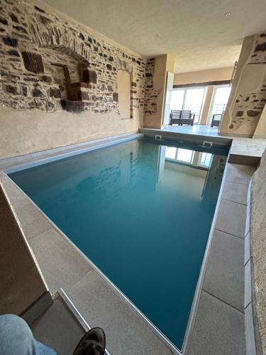 Saint-Laurent-d'Olt House | Le domaine du Bez la grange piscine,sauna,hammam,spa en aubrac