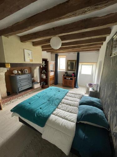 Marigne-Laille House | Le doux refuge bercéen au calme de sa campagne près circuit Mans Sud, grand lit avec berceau et possibilité lit pliant en rajout