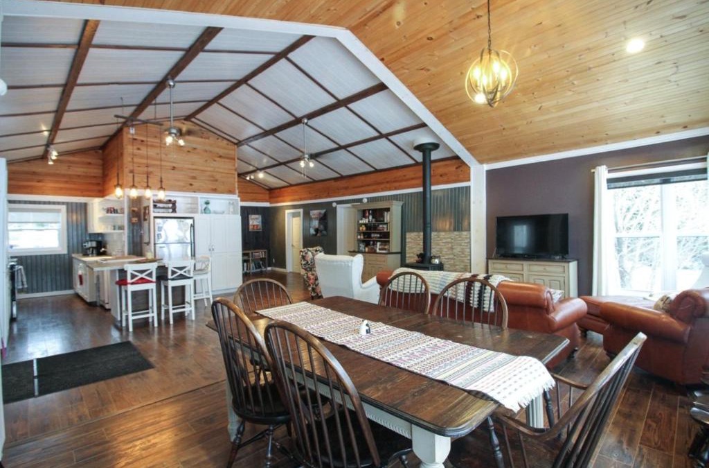 Saint-Andre-Avellin Ski Chalet | Le Duc on the Lake - Cozy waterfront Cottage