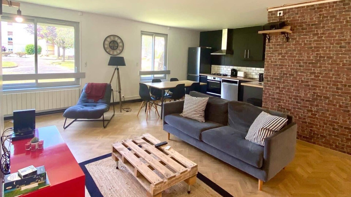 Poitiers Apartment | Le Eugene: spacious, bright in front of the CHU