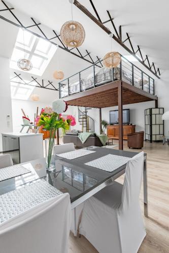 Senlis Apartment | Le Faubourg Saint Martin Loft and Spa 1