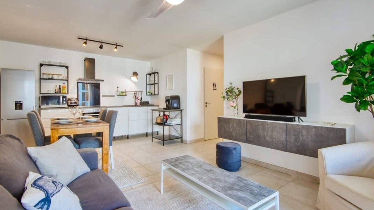 Couronne Urbaine Apartment | Le Fonction, furnished 4*, boxed parking