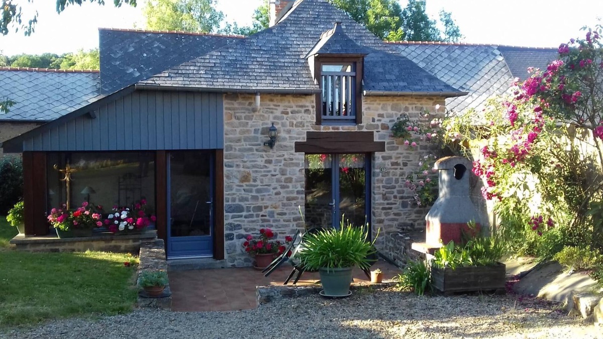 Erce-pres-Liffre House | Le Fournil de la Cheminée