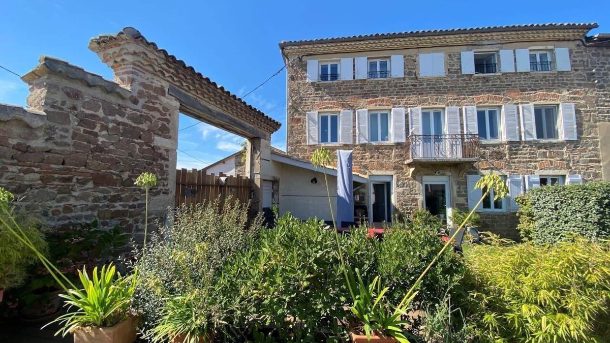 Arbuissonnas House | Le Gîte d'Antoine - SAINT ETIENNE DES OULLIERES