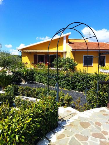 Cossoine Apartment | Le fresie