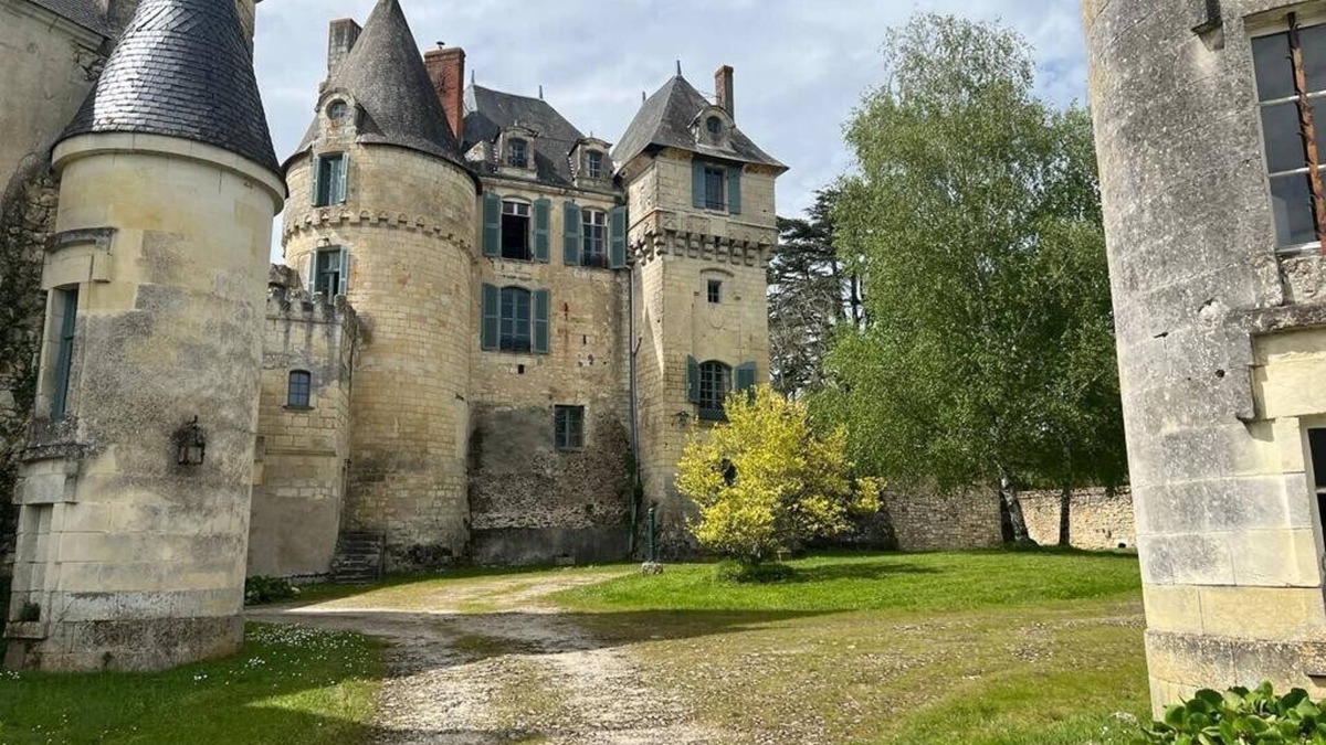 La Celle-Guenand House | Le Gîte du Jardinier - Un Gîte Accueillant Dans L'enceinte D'un Château !