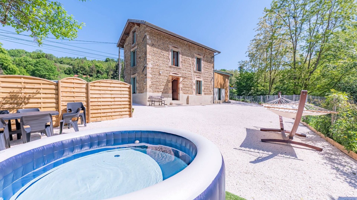Saint-Clair-sur-Galaure House | Le Gîte de la Passerelle - avec jacuzzi