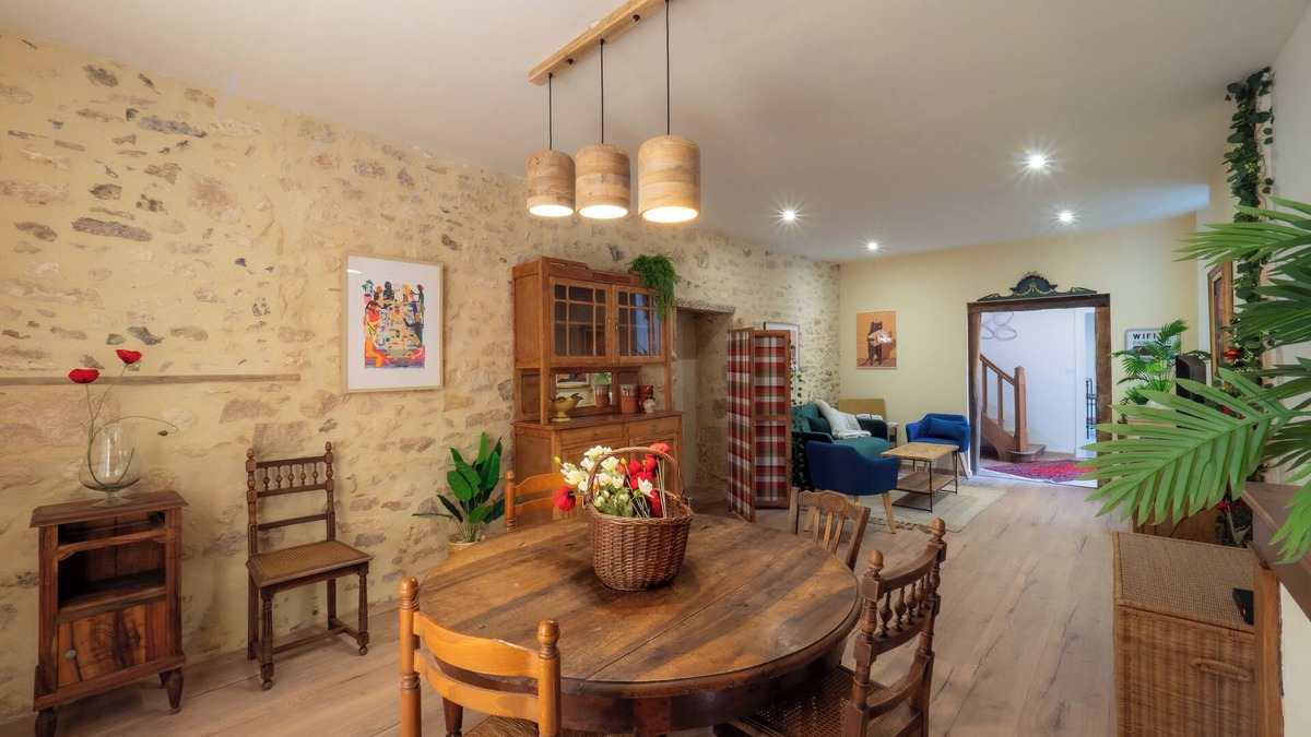 Monpazier House | Le Gentil Coquelicot, all the charm of an old, tastefully renovated house.