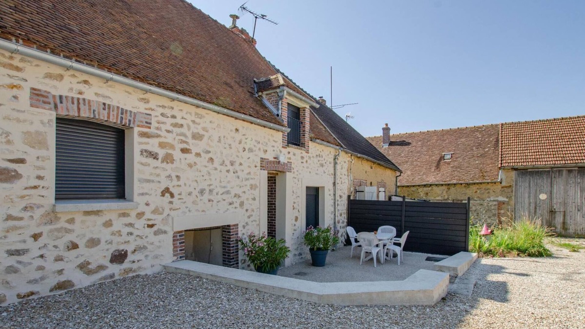 Plessis-Barbuise House | Le Gite de la Place - Plessis Barbuise