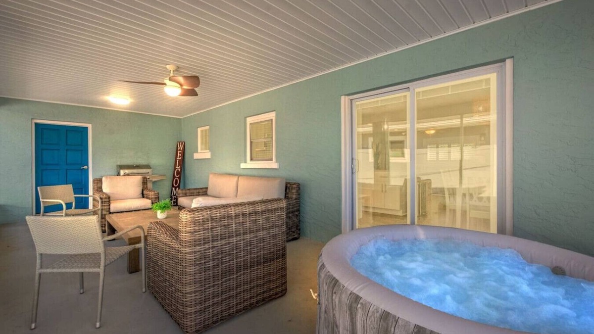 Fort Bay House | Le Grand Getaway: Hot Tub, Golf Cart, 3 Min Wk to Bch, FREE Activities, Pets OK!