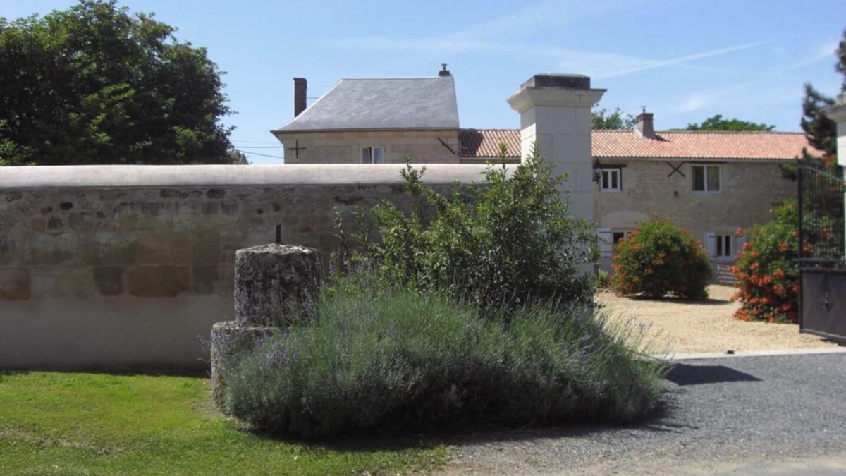 Saint-Macaire-du-Bois House | Le Grenier