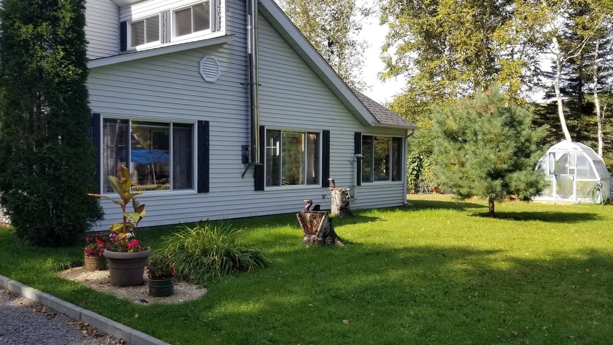 Saint-David-de-Falardeau House | Le Hâvre de Paix