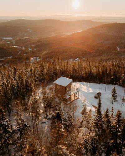 Lac Beauport Ski Chalet | Le Hélios - MicroChalet au Maelstrom