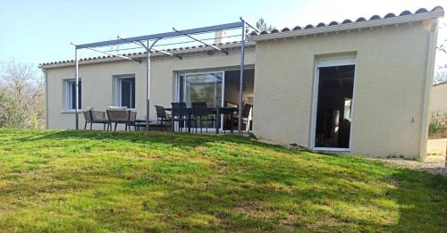 Saint-Laurent-de-Carnols House | Le jardin de reine