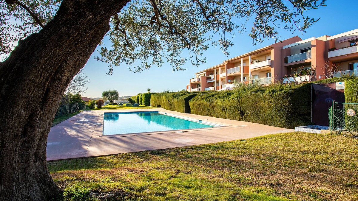 Les Baumettes Apartment | LE JARDIN BLEU AP4388 By Riviera Holiday Homes
