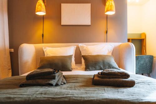 Chateauroux House | Le Jardin d'Anatole : Parking/Haut Standing